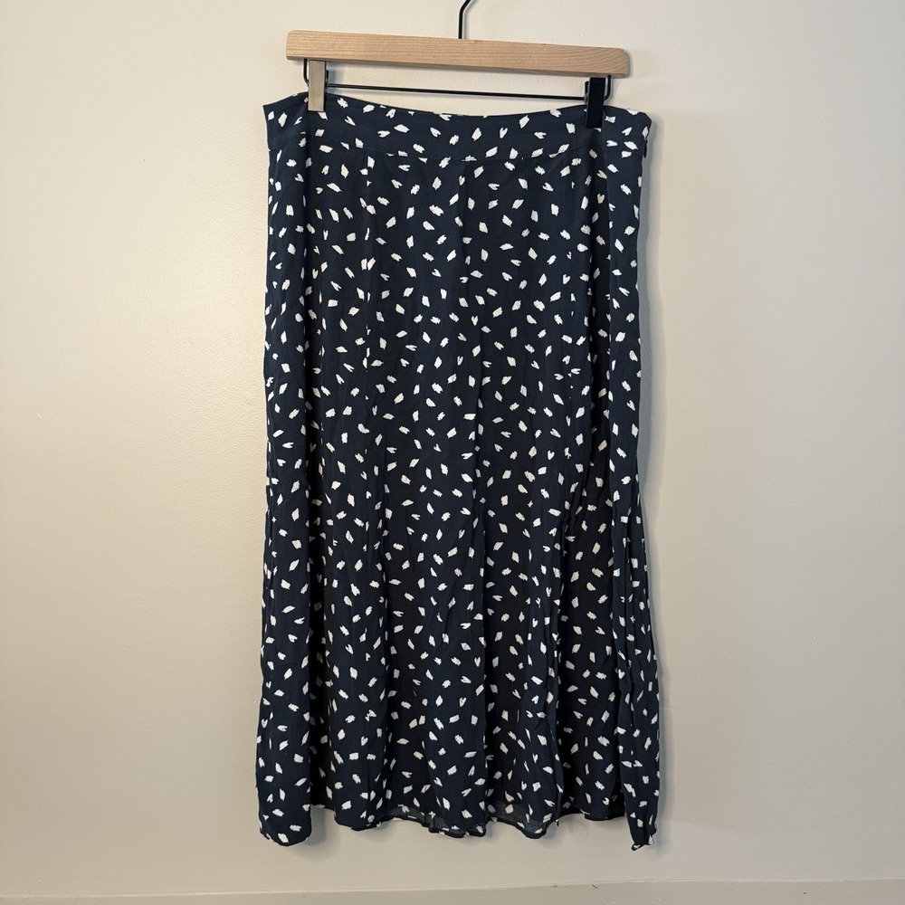 Women's Loft Navy And White Midi Skirt‎ Size 10